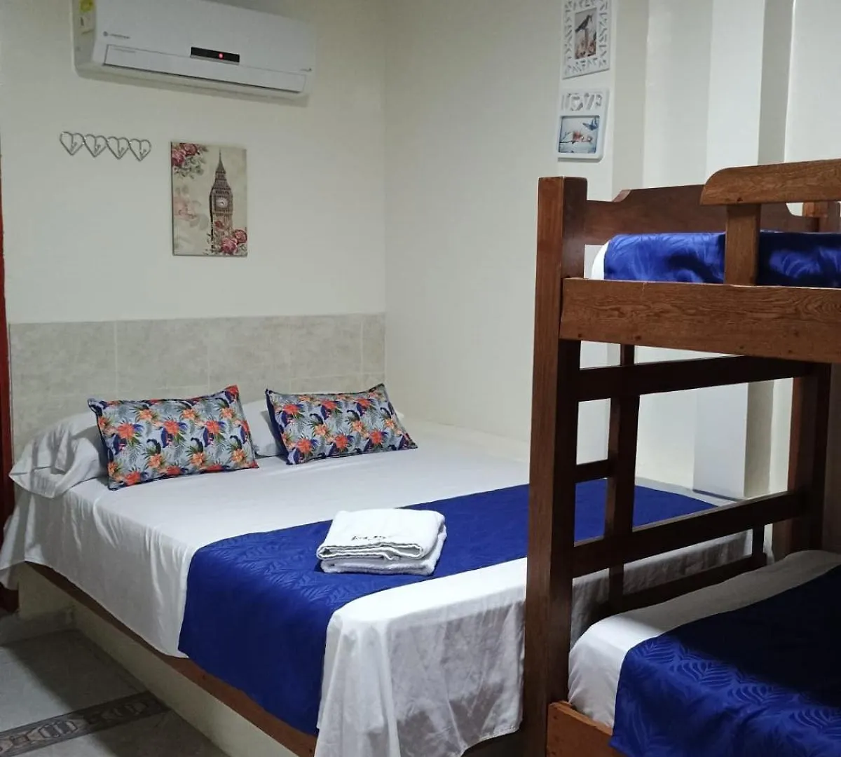 Hostal Kumbaya Santa Marta  Pensión Santa Marta (Magdalena)